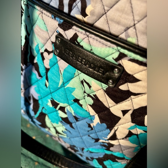 💥Vera Bradley Tote in Camo Floral💥 NWOT - Picture 3 of 9
